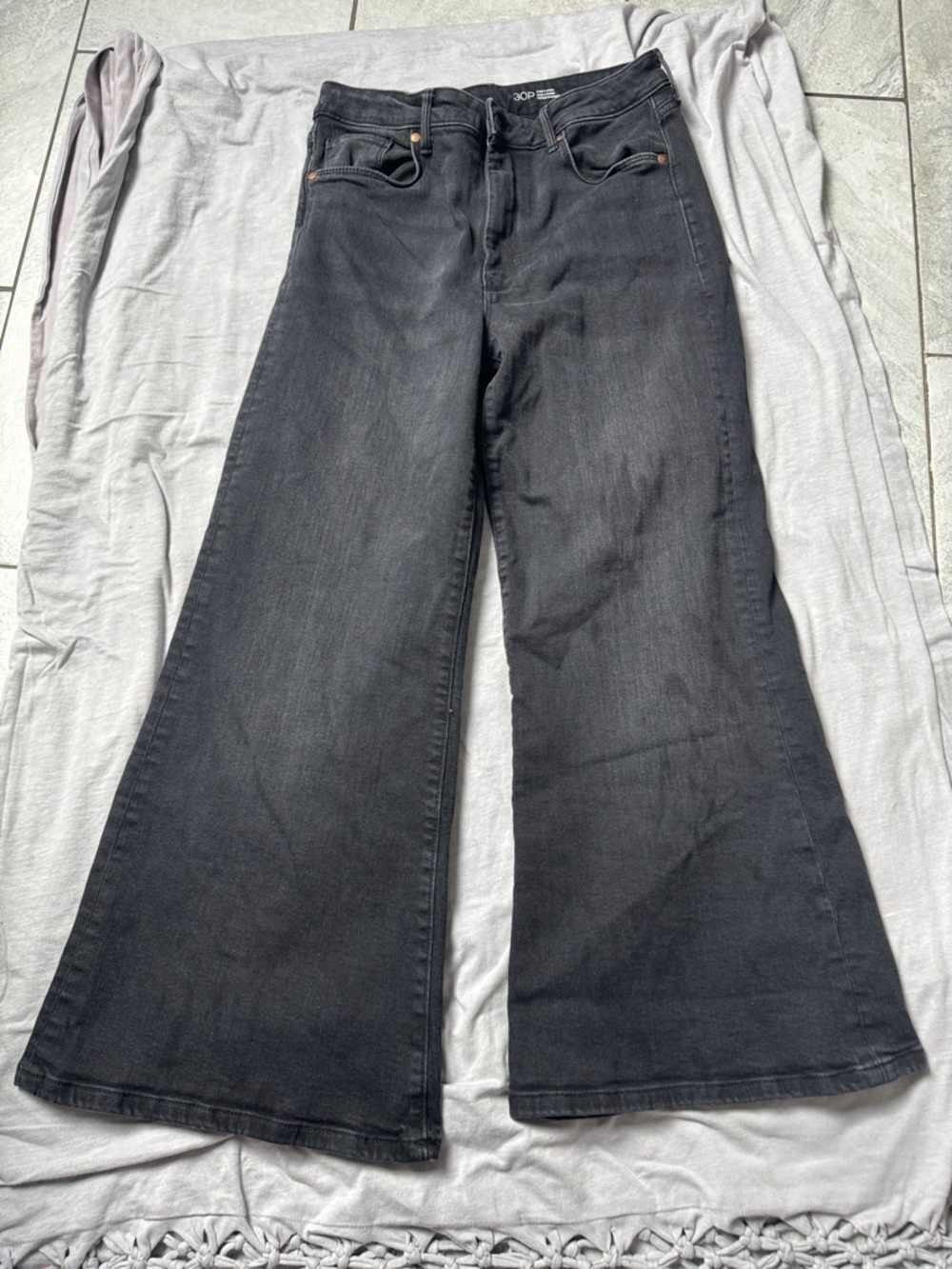 Pilcro Black Wide-Leg High-Rise Jeans - Picture 2 of 8